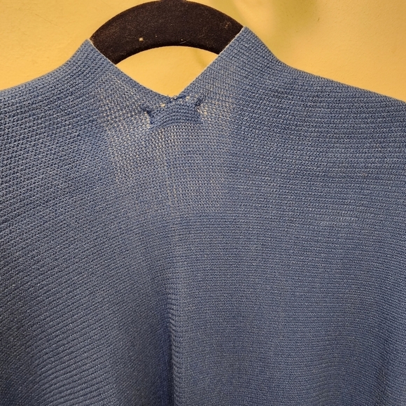 KEVIA Large 100% Acrylic Blue Poncho - Picture 5 of 10